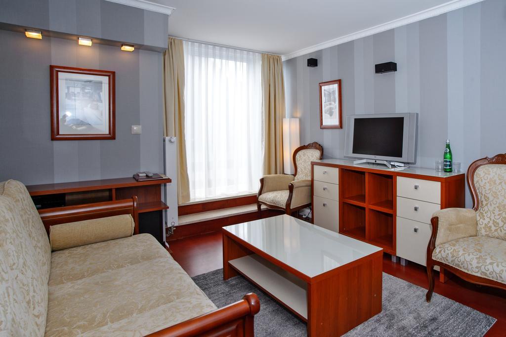 Hotel Niedzwiadek Wdzydze Kiszewskie Ngoại thất bức ảnh