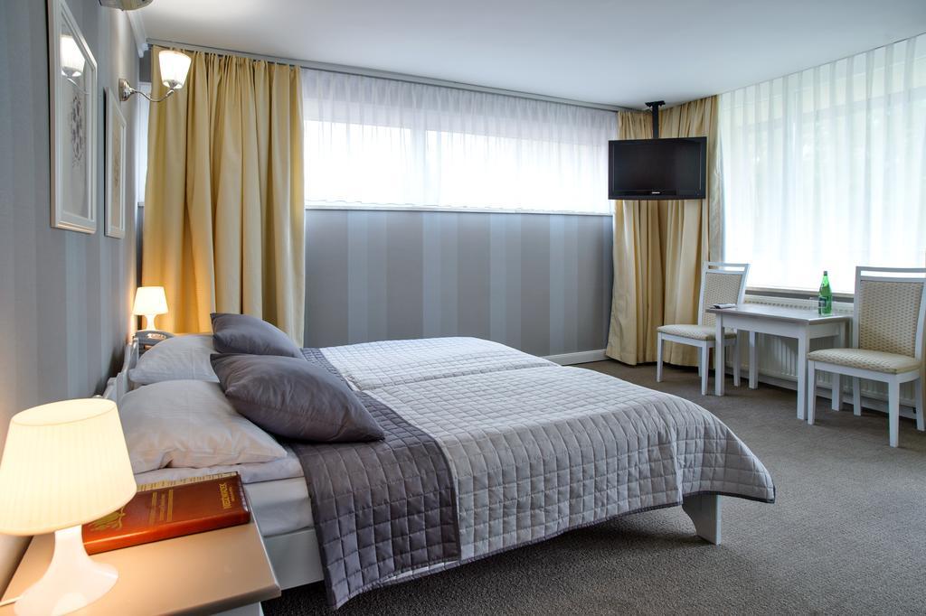 Hotel Niedzwiadek Wdzydze Kiszewskie Ngoại thất bức ảnh
